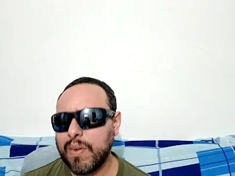 Snapshot of ElSunEagle chatting on April 2026 02:33:02 AM ElSunEagle online show from April 2026 02:33:02 AM