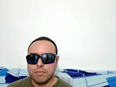 Snapshot of ElSunEagle chatting on April 2026 03:00:02 AM ElSunEagle online show from April 2026 03:00:02 AM