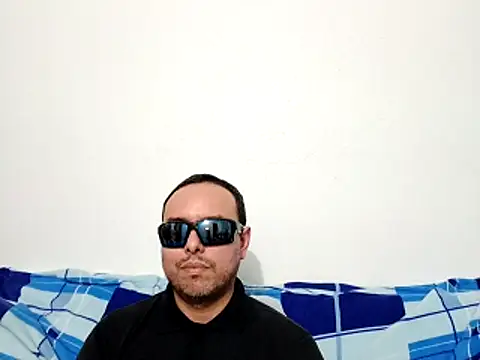 Snapshot of ElSunEagle chatting on April 2026 01:50:01 AM ElSunEagle online show from April 2026 01:50:01 AM