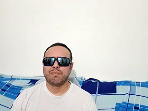 Snapshot of ElSunEagle chatting on April 2026 02:36:02 AM ElSunEagle online show from April 2026 02:36:02 AM