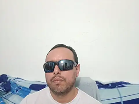 Snapshot of ElSunEagle chatting on April 2026 02:11:01 AM ElSunEagle online show from April 2026 02:11:01 AM