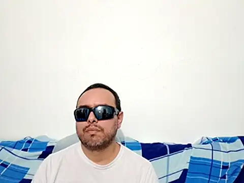 Snapshot of ElSunEagle chatting on April 2026 02:14:01 AM ElSunEagle online show from April 2026 02:14:01 AM