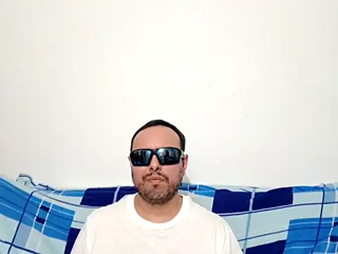 Snapshot of ElSunEagle chatting on April 2026 02:25:02 AM ElSunEagle online show from April 2026 02:25:02 AM