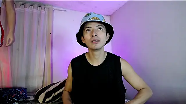 Snapshot of Pinkandyellowpokemon chatting on December 2025 04:21:01 AM Pinkandyellowpokemon online show from December 2025 04:21:01 AM