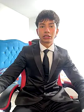 Leonarrrd 01 online show from November 2025 05:02:01 PM