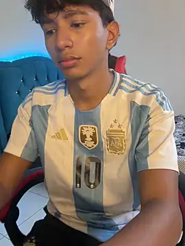 Snapshot of Leonarrrd_01 chatting on February 2026 10:48:01 PM Leonarrrd 01 online show from February 2026 10:48:01 PM