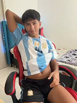 Snapshot of Leonarrrd_01 chatting on February 2026 09:05:02 PM Leonarrrd 01 online show from February 2026 09:05:02 PM