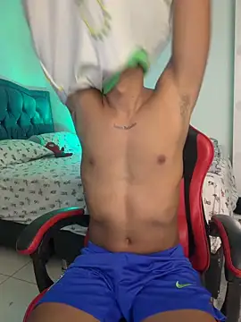 Snapshot of Leonarrrd_01 chatting on April 2026 01:38:02 AM Leonarrrd 01 online show from April 2026 01:38:02 AM