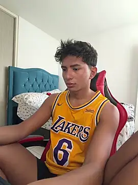 Snapshot of Leonarrrd_01 chatting on April 2026 08:14:01 PM Leonarrrd 01 online show from April 2026 08:14:01 PM