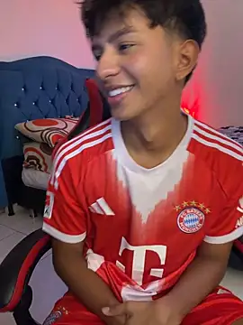 Snapshot of Leonarrrd_01 chatting on April 2026 11:03:02 PM Leonarrrd 01 online show from April 2026 11:03:02 PM