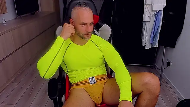 Snapshot of MarisMuscle chatting on September 2025 06:52:02 PM MarisMuscle online show from September 2025 06:52:02 PM