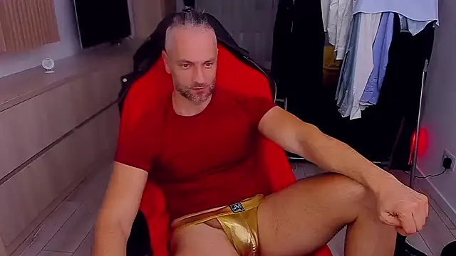 Snapshot of MarisMuscle chatting on October 2025 06:45:01 AM MarisMuscle online show from October 2025 06:45:01 AM