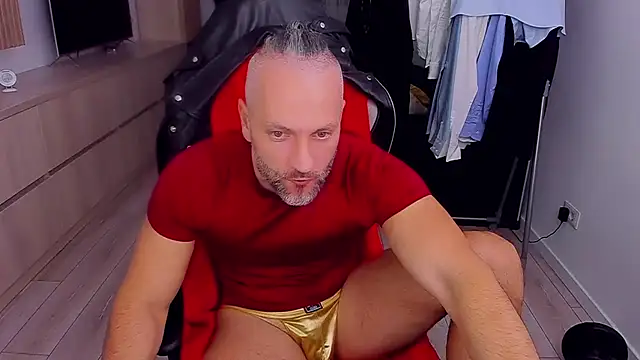 Snapshot of MarisMuscle chatting on October 2025 07:34:01 AM MarisMuscle online show from October 2025 07:34:01 AM