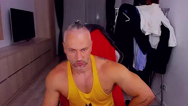 Snapshot of MarisMuscle chatting on July 2026 07:03:01 AM MarisMuscle online show from July 2026 07:03:01 AM