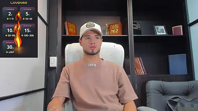 EdwardRoss  online show from February 2025 09:44:02 PM