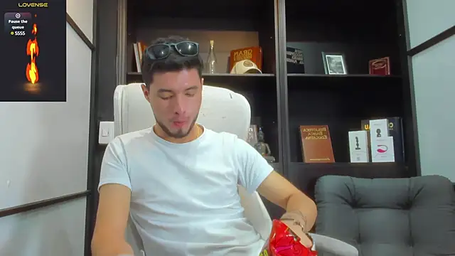 EdwardRoss  online show from March 2025 10:26:02 PM