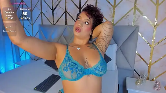 Arianabromw online show from December 2024 08:11:01 PM