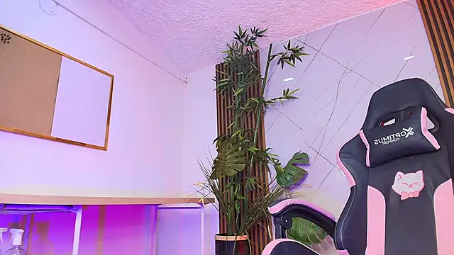 Snapshot of Fluffy_Bubble21 chatting on March 2026 07:15:01 AM Fluffy Bubble21 online show from March 2026 07:15:01 AM