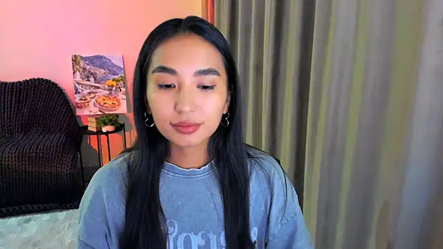 worldofkim online show from February 2025 04:59:01 PM