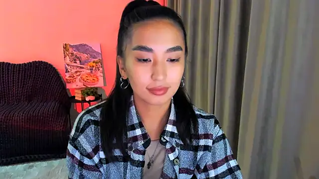 worldofkim online show from February 2025 08:18:01 PM