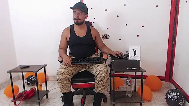 Snapshot of KalethBigDick chatting on November 2025 02:43:02 AM KalethBigDick online show from November 2025 02:43:02 AM