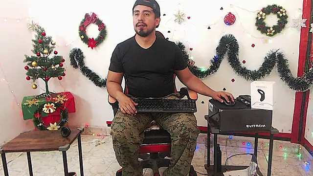 Snapshot of KalethBigDick chatting on November 2025 01:54:02 PM KalethBigDick online show from November 2025 01:54:02 PM