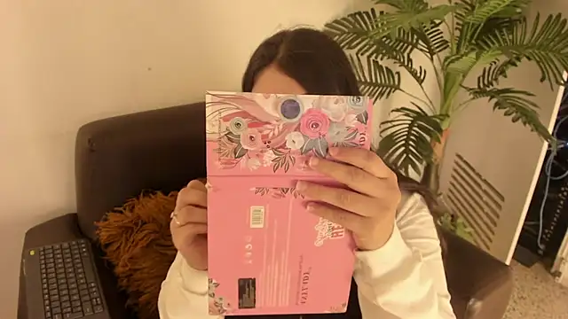 Miia Thompsonn online show from January 2025 10:01:01 PM