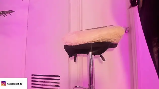 Miia Thompsonn online show from February 2025 06:07:01 AM