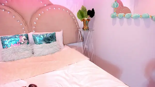 Miia Thompsonn online show from October 2025 03:12:02 AM