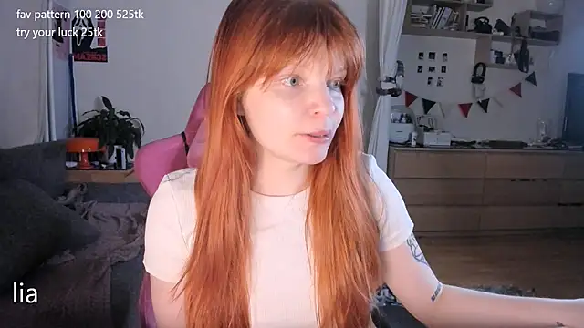 Snapshot of lil_lia chatting on May 2026 11:21:01 PM lil lia online show from May 2026 11:21:01 PM