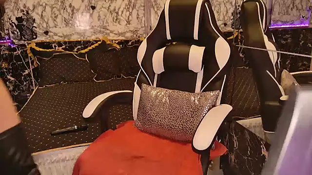 Luiza Hammer online show from March 2025 11:21:01 AM