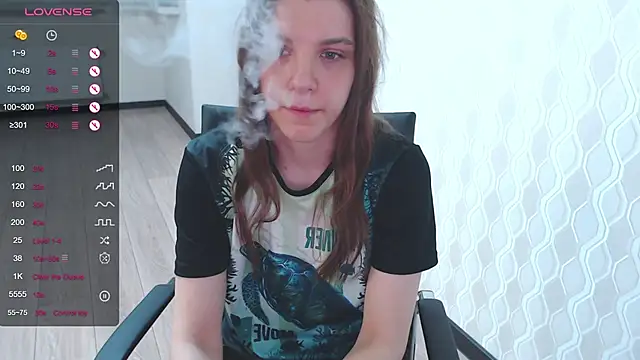 Snapshot of LisaHeart chatting on December 2024 02:54:02 PM LisaHeart online show from December 2024 02:54:02 PM