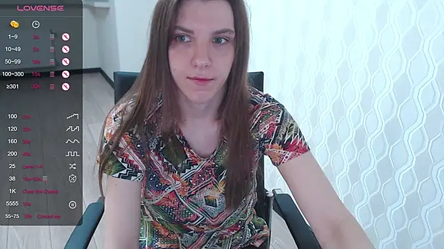 Snapshot of LisaHeart chatting on December 2024 01:48:02 AM LisaHeart online show from December 2024 01:48:02 AM