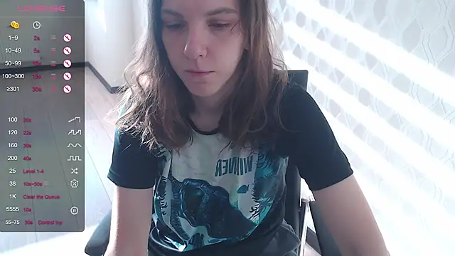 Snapshot of LisaHeart chatting on October 2025 12:44:02 PM LisaHeart online show from October 2025 12:44:02 PM