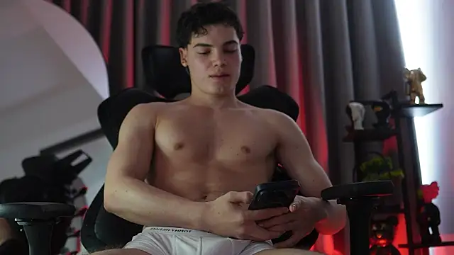 Snapshot of Max_cortes1 chatting on March 2026 06:12:02 PM Max cortes1 online show from March 2026 06:12:02 PM