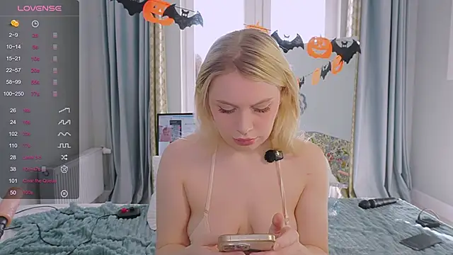 Snapshot of Meukotis chatting on October 2025 07:54:01 AM Meukotis online show from October 2025 07:54:01 AM