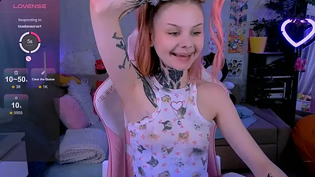 Britney Lynch online show from September 2025 08:13:01 PM