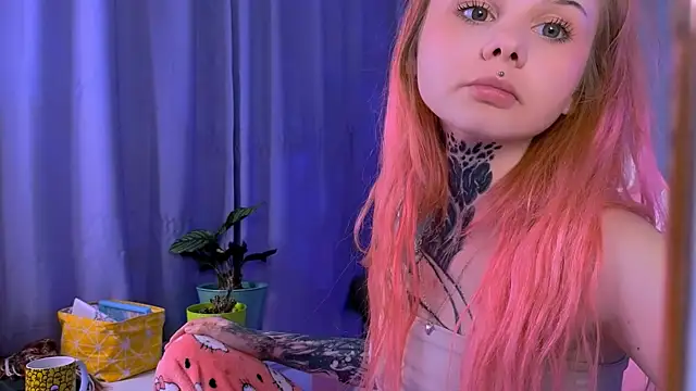 Britney Lynch online show from September 2025 09:20:02 PM