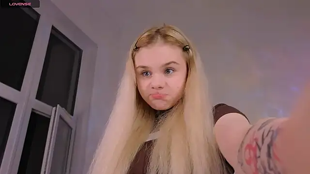 Britney Lynch online show from March 2026 07:06:02 PM