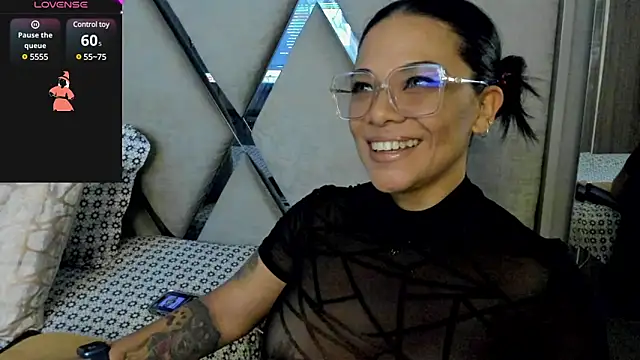Snapshot of paula_daniela1 chatting on January 2025 10:44:02 PM paula daniela1 online show from January 2025 10:44:02 PM
