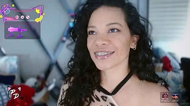 Snapshot of paula_daniela1 chatting on April 2026 10:23:02 PM paula daniela1 online show from April 2026 10:23:02 PM