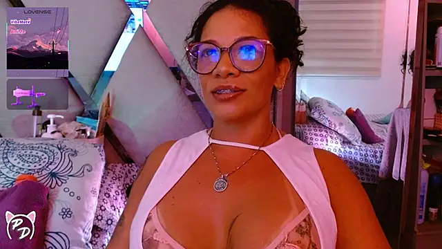Snapshot of paula_daniela1 chatting on July 2026 10:24:02 PM paula daniela1 online show from July 2026 10:24:02 PM