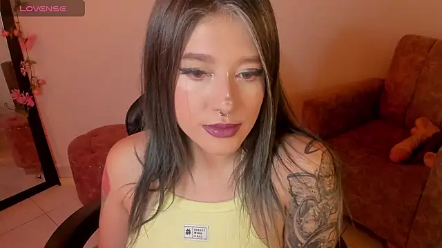 Snapshot of kat_apple chatting on April 2026 01:00:02 AM kat apple online show from April 2026 01:00:02 AM