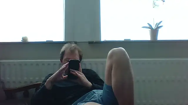 Snapshot of bertolini chatting on May 2026 12:43:01 PM bertolini online show from May 2026 12:43:01 PM