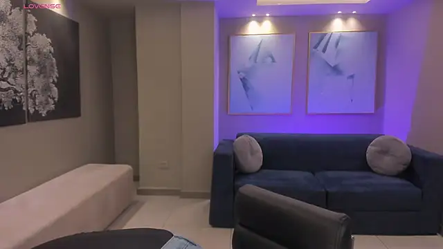 Snapshot of EloisaOlivero chatting on October 2025 06:21:01 PM EloisaOlivero online show from October 2025 06:21:01 PM