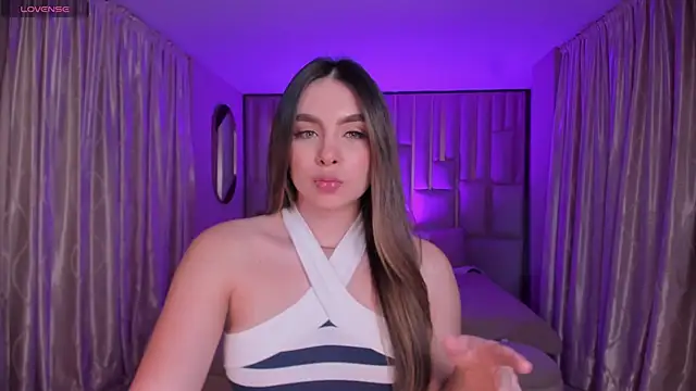 Snapshot of EloisaOlivero chatting on November 2025 06:54:02 PM EloisaOlivero online show from November 2025 06:54:02 PM