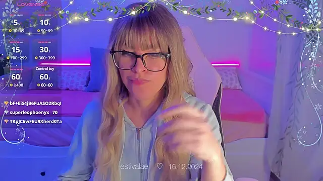 estivalae online show from December 2024 10:34:02 PM