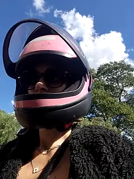 Irresistible24 online show from November 2025 06:56:02 PM