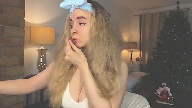 Snapshot of hotexclusive_ chatting on December 2024 04:00:01 AM hotexclusive  online show from December 2024 04:00:01 AM