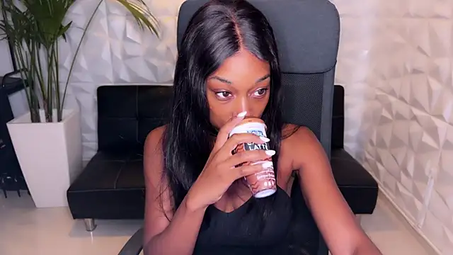 Snapshot of smileybabe chatting on December 2024 05:38:02 AM smileybabe online show from December 2024 05:38:02 AM